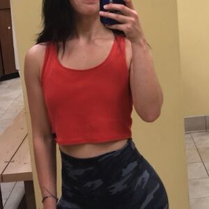 Alphalete cropped workout tank